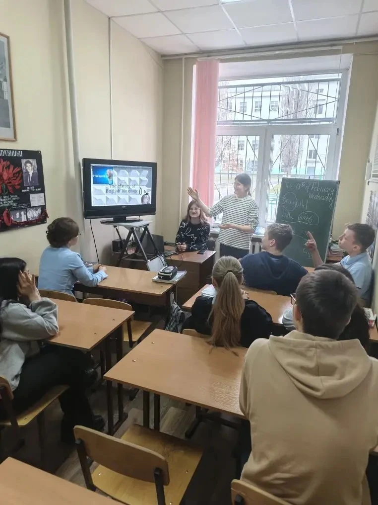 Учащиеся 9а,9б, 10а, 11б окунулись в историю развития английского языка! Увлекательное мероприятие о