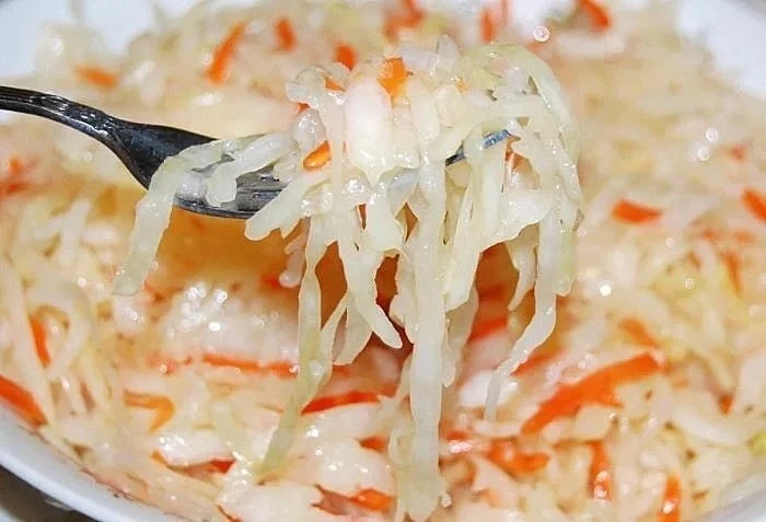 🥣 Солим капусту уже много лет — рецепт простой и удачный  🔖 Ингредиенты:  капуста — 2,5–3 кг морковь