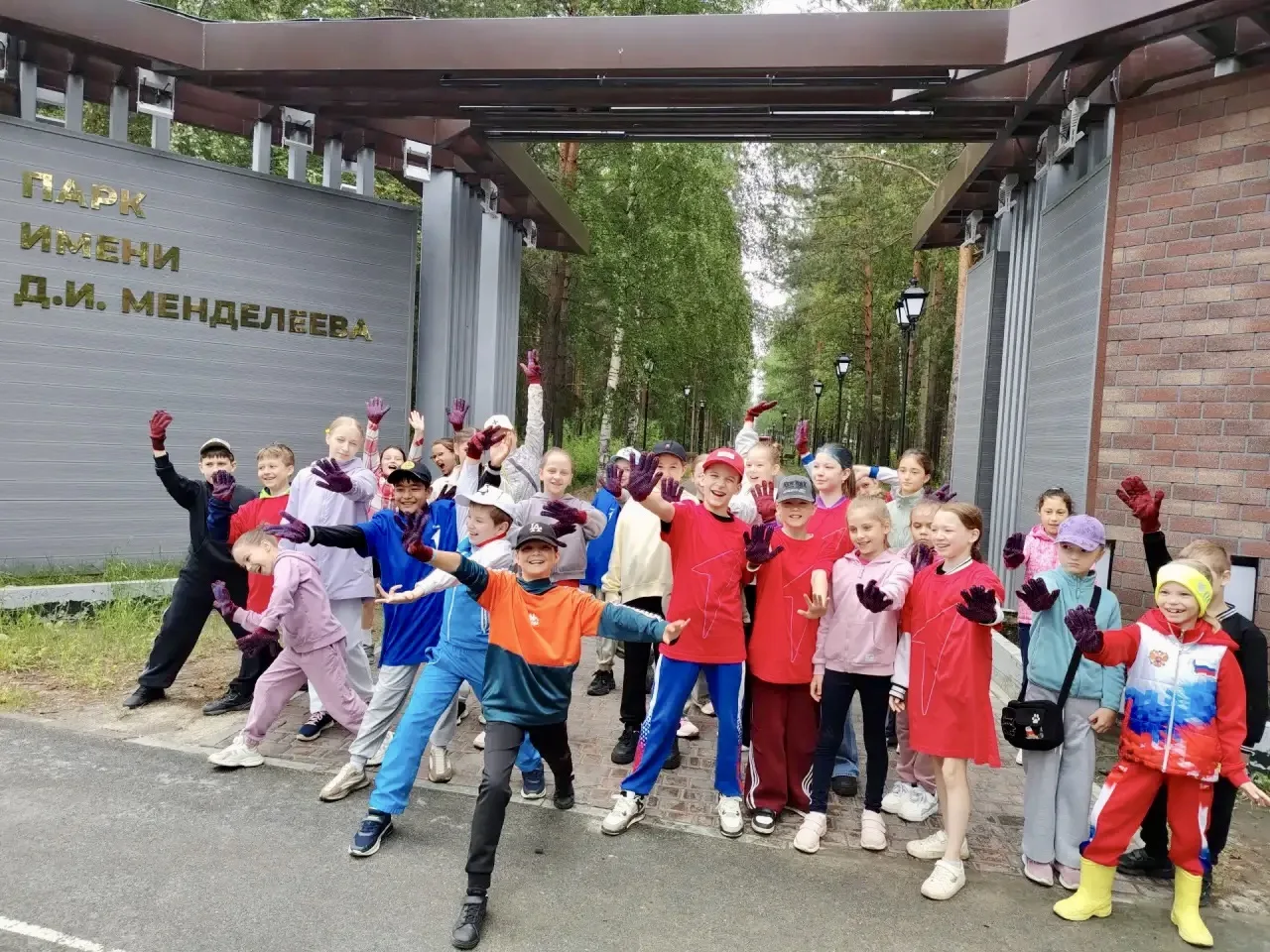 ♻️ЭКО ЗАБЕГ♻️
В лагере «Рекорд» прошла экологическая акция, ребята пробежались по парку и собрали му
