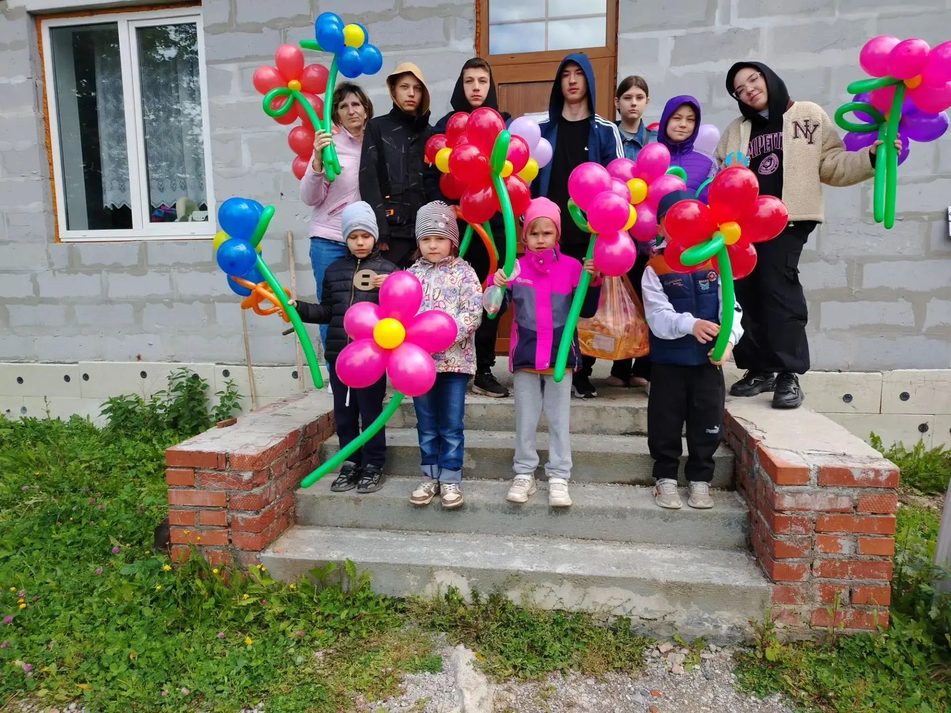 В канун праздника « День знаний» сотрудники центра развития и досуга «Лоза» организовал...