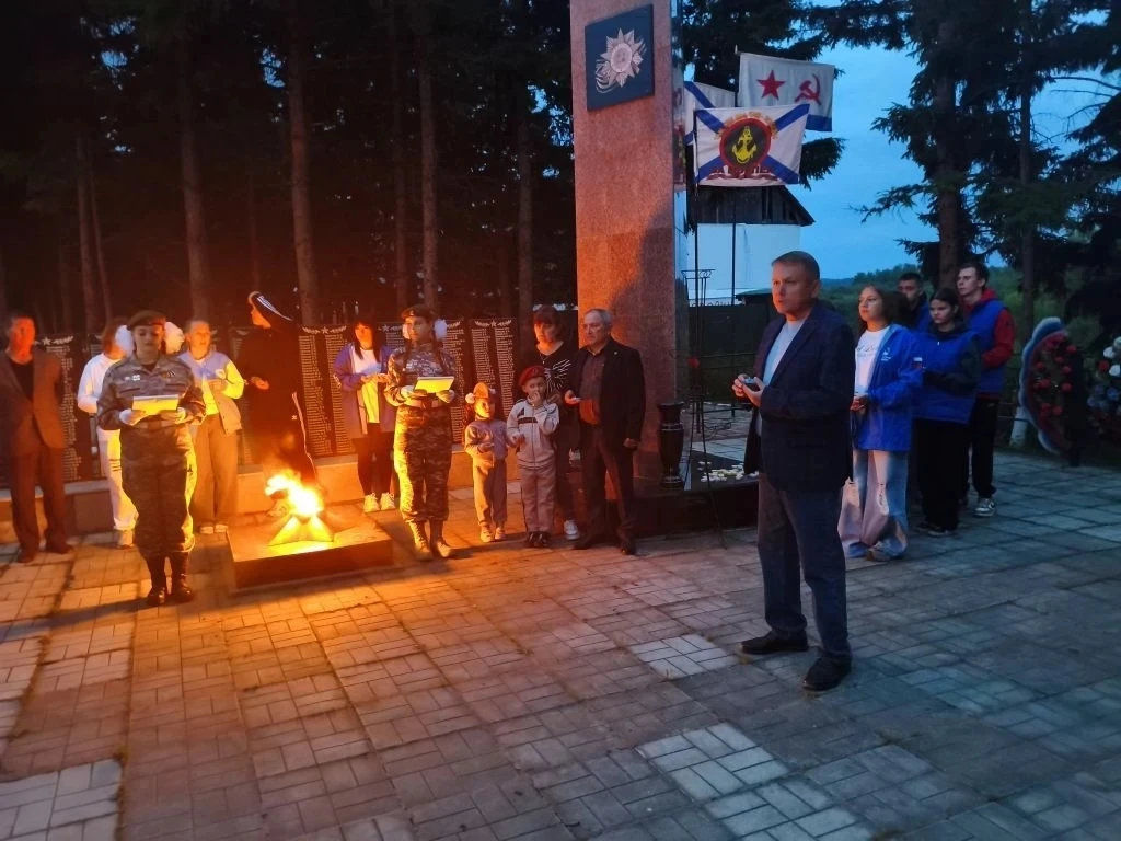 Никто не забыт!

Сегодня вечером, накануне 85-й годовщины начала войны, в центре Ирбея прошла акция 