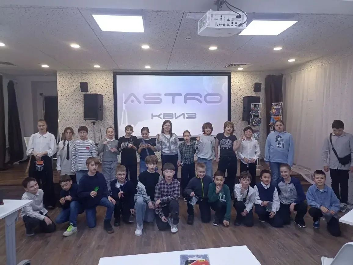 🚀 4 «Л» класс отправился в космическое путешествие  📚✨Ученики 4 «Л» класса посетили SMART-библиотеку