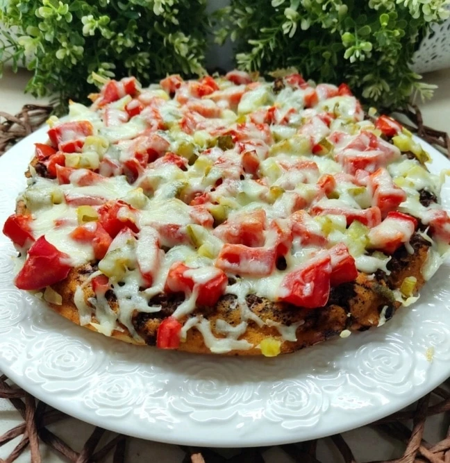 Сегодня хочу поделиться с вами рецептом простого пирога, по вкусу похожего на бургер.