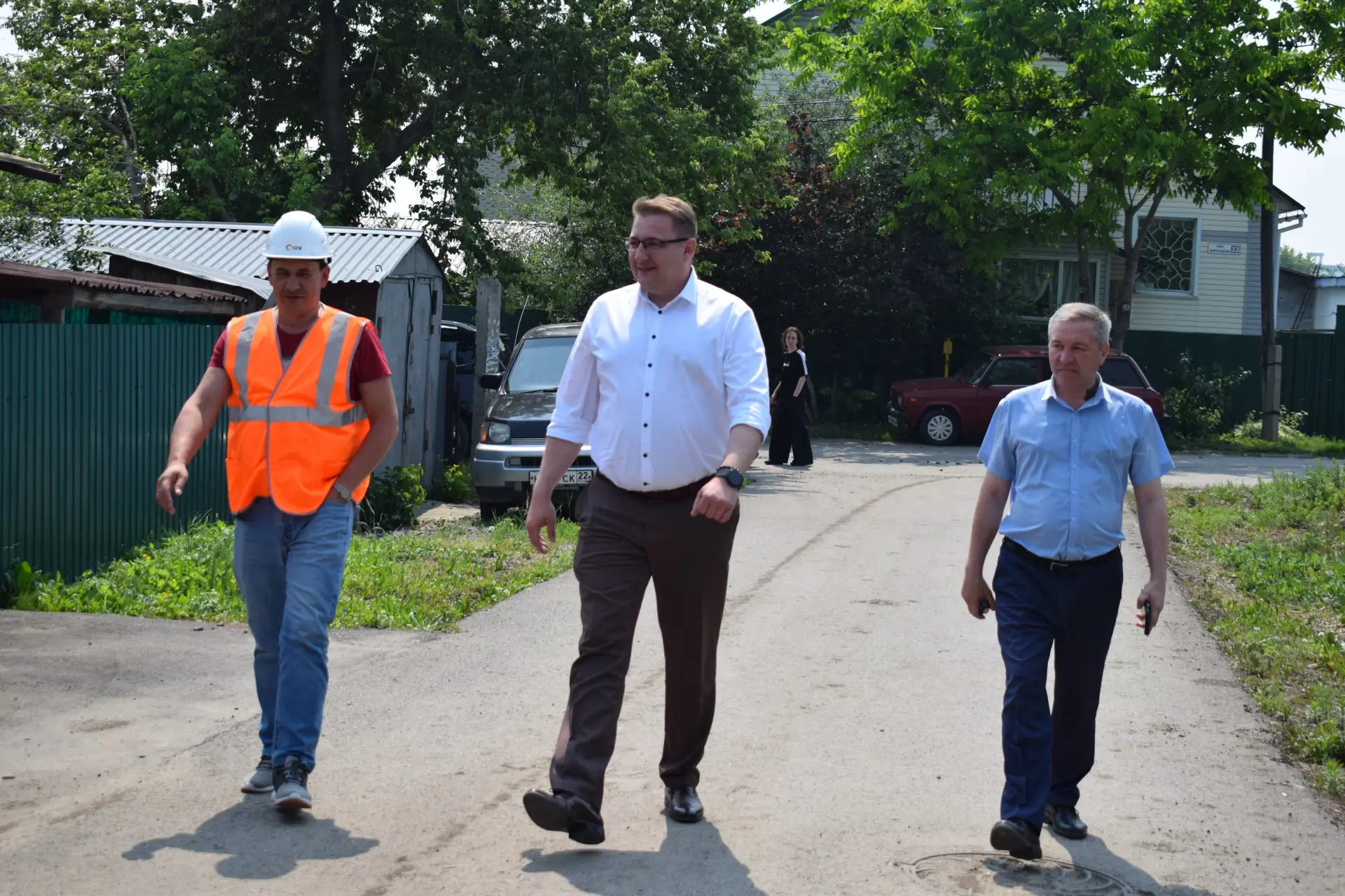 Глава администрации Индустриального района проверил завершение восстановления благоустройства по пер
