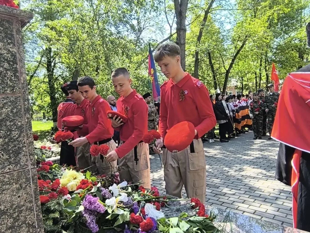 🇷🇺 9 мая — День Великой Победы!  В этот священный день учителя и ученики, родители нашей школы приня