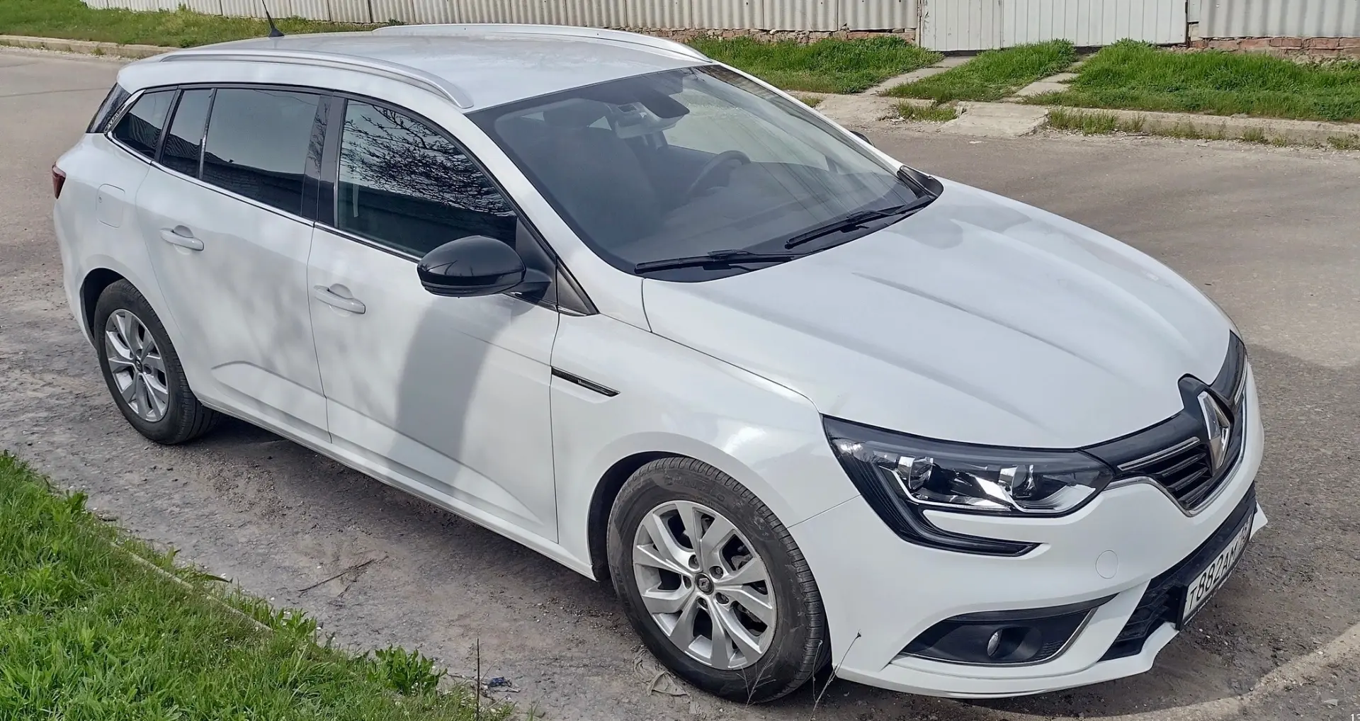 Продам свой автомобиль Renault Megane IV универсал. Автомобиль в идеальном состоянии, е...