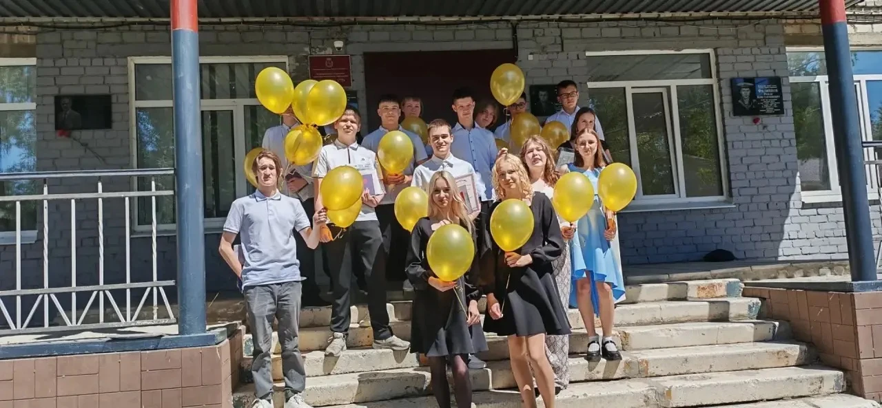 🎉 Торжественное вручение аттестатов в школе № 177! 🎉

Вчера в нашей школе состоялось важное и трог