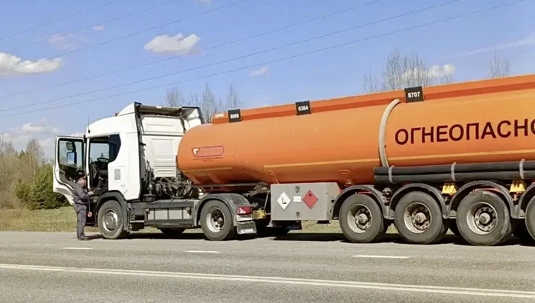 Рейд в Удмуртии: школьные автобусы и опасные грузы под контролем  🚛 Сотрудники МТУ Ространснадзора п