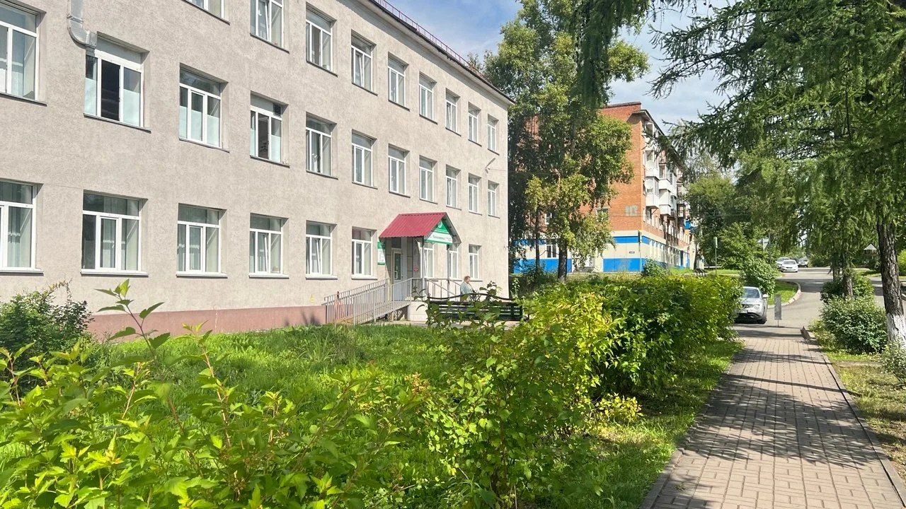 Впереди август: месяц, когда мамы начинают нервничать 🎒😅
Почему? Потому что приближается 1 сентябр