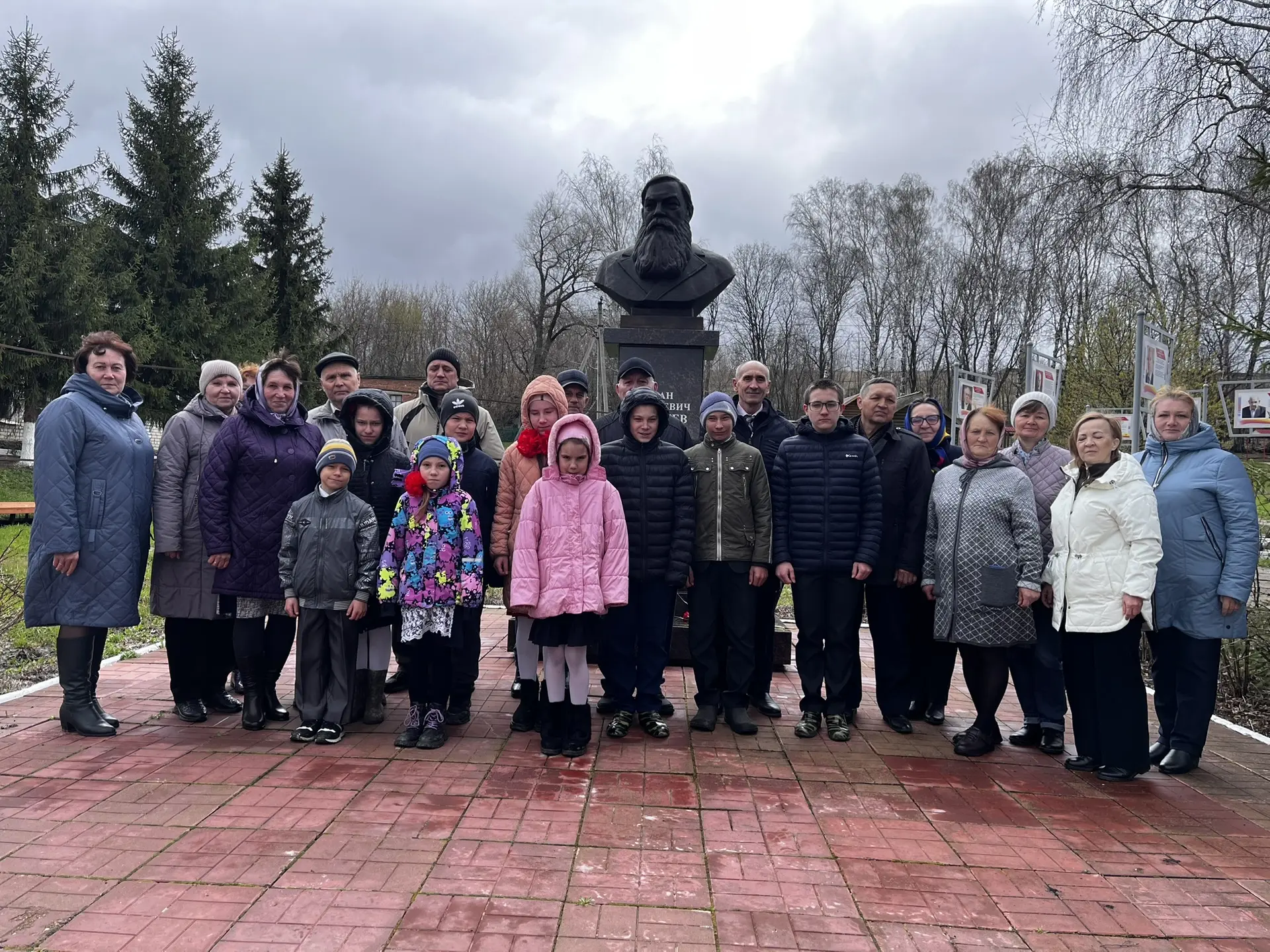 Сегодня наши ученики собрались, чтобы отдать дань уважения выдающейся личности – Ивану ...