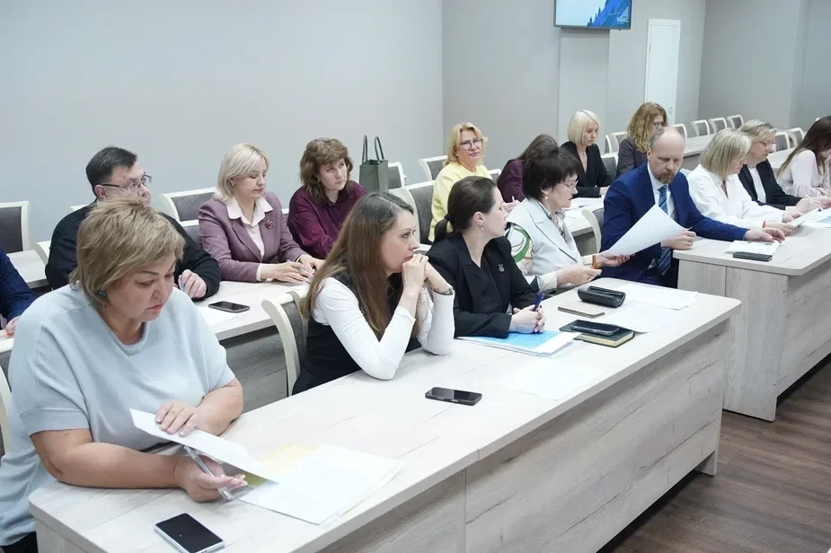 На заседании межведомственной рабочей группы обсудили снижение бюрократической нагрузки на учителей 