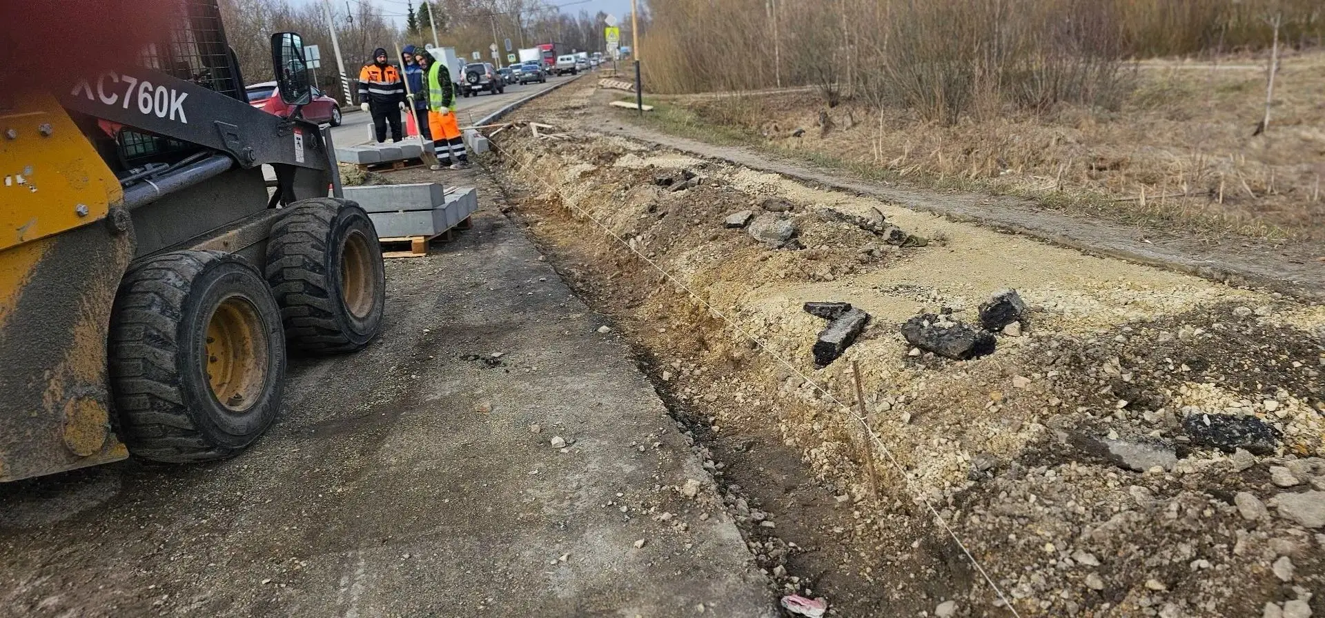 🚧 В Сыктывкаре продолжается ремонт улицы Пермской  Работы идут на участке от железнодорожного переез
