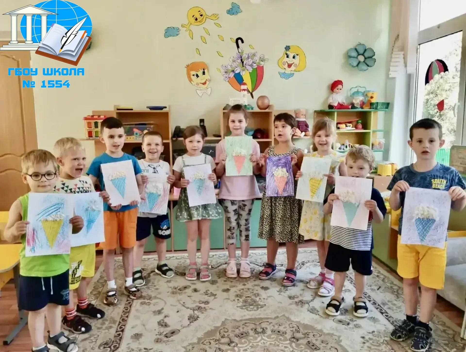 🍦 Кто не любит мороженое? Правильно, таких нет! 🍦

На палочке, в стаканчике или в хрустящем рожке 