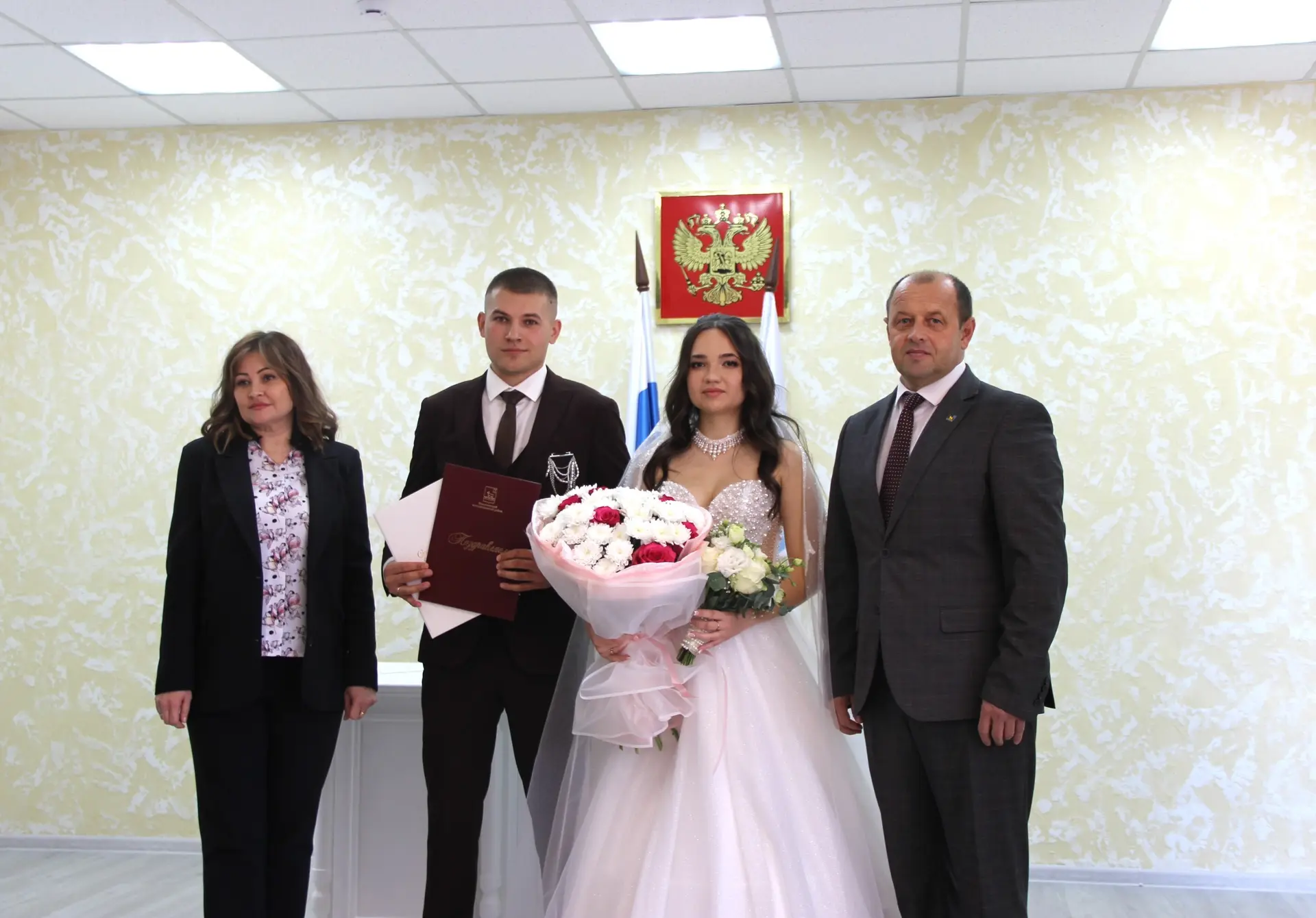 Сегодняшний день в Центральном доме культуры был по-настоящему праздничным и вдвойне ос...
