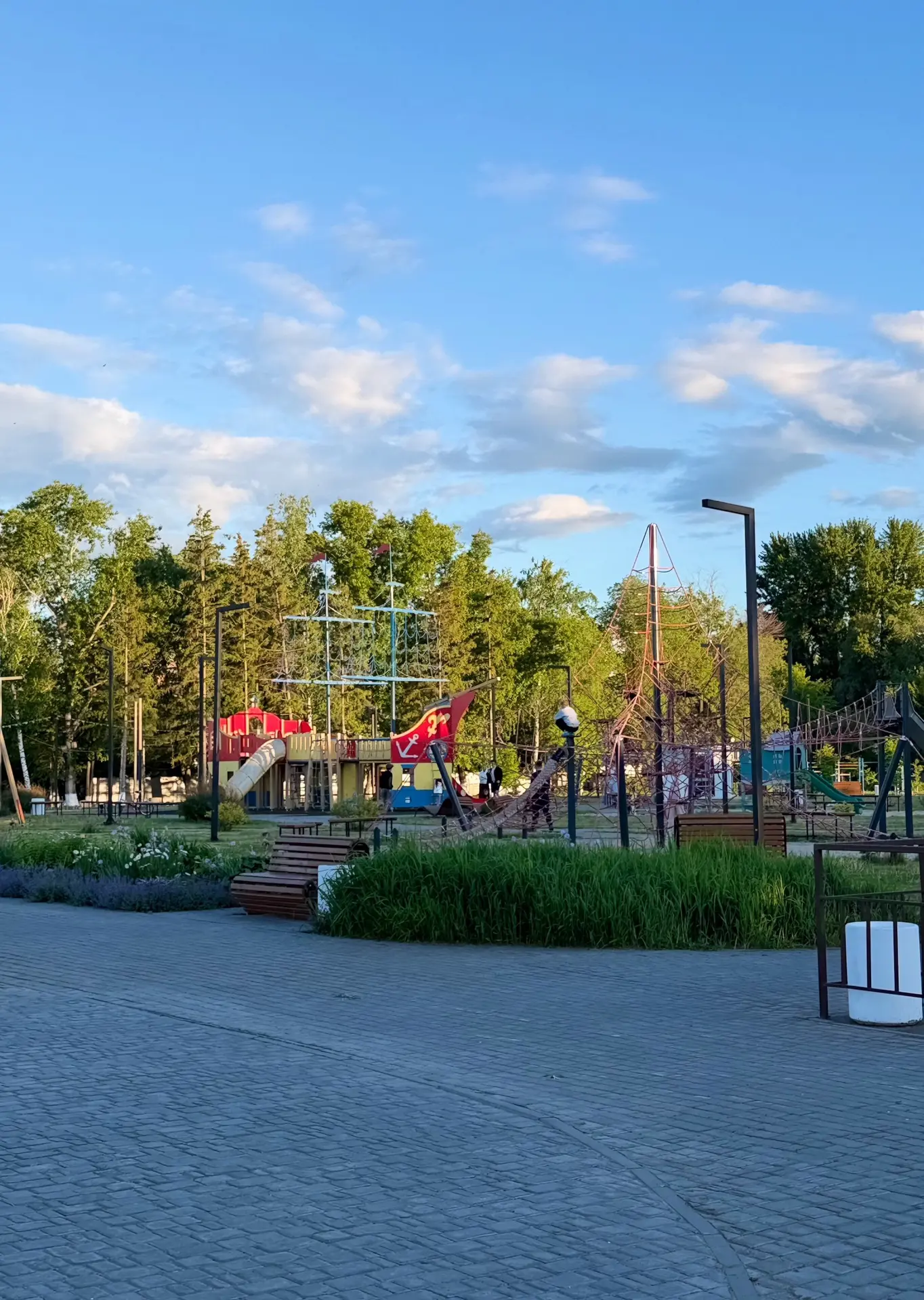 Доброе утро! 

Прогноз погоды на 13 июня

Днём —  переменная облачность, кратковременный дождь, возм