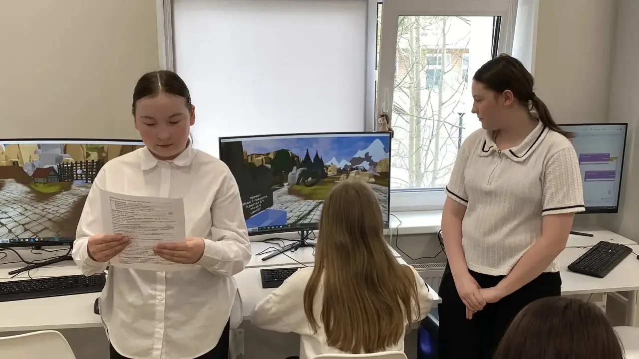 🏆 В нашей школе прошел второй VR-хакатон «Мой мир. Мои правила»! 🎮  5 мая ученики 6а, 6б и 6г классо