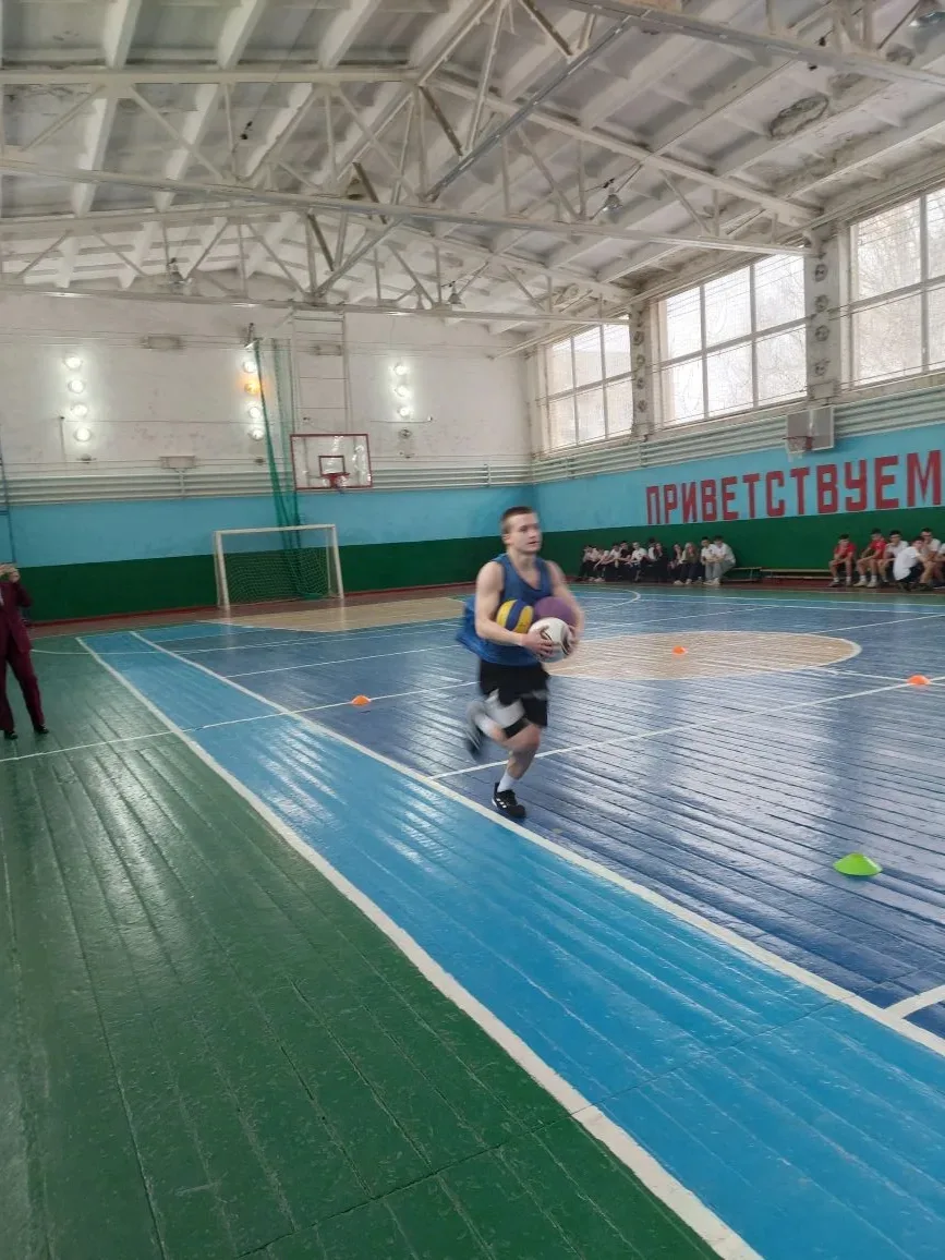 ⛹️🏋️🏆🥈Команда юношей школы №11 приняла участие в городских соревнованиях «А-ну-ка парни» и заняла 2 