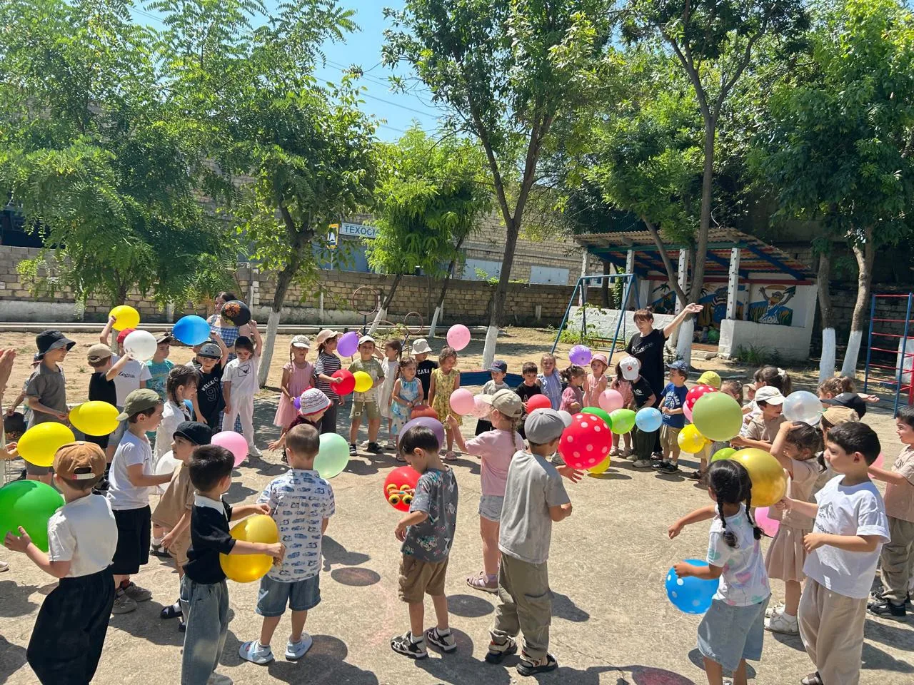 🌞Сегодня в солнечный день в нашем любимом детском саду опять заиграла музыка. Неделя началась с фле