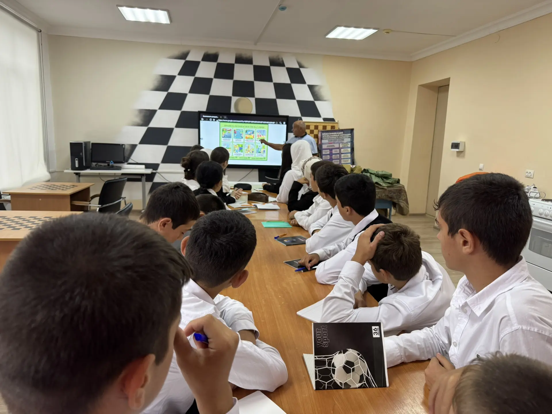 🛡 Урок безопасности: ОБЗР в 9 «Б» классе! ⛑✨