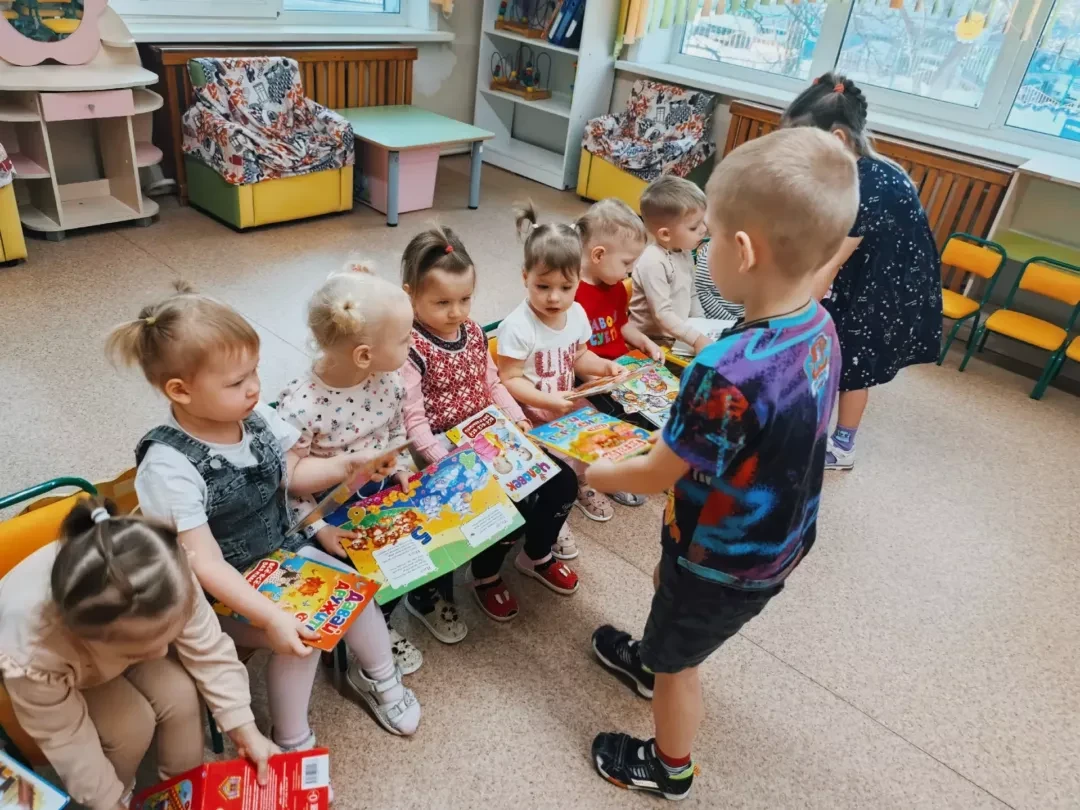 14 февраля, в Международный день книгодарения в нашем детском саду прошла трогательная ...