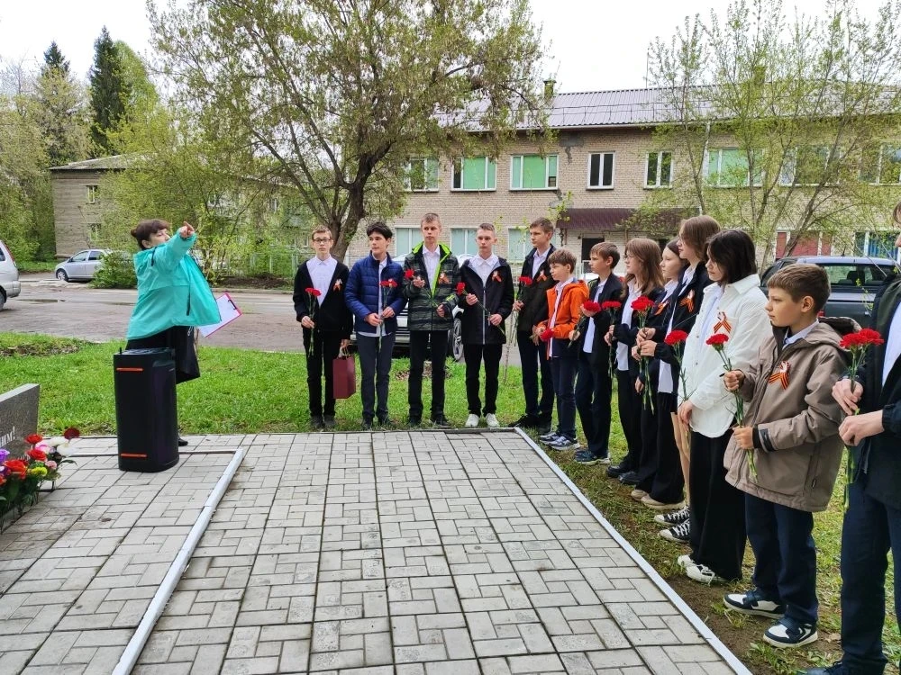 🕊️7-го мая ученики 7М класса ( классный руководитель Ященко Е. А.) приняли участие в торжественном м