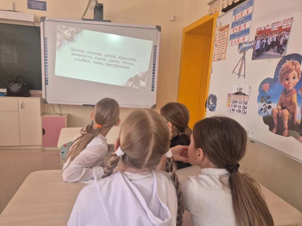 💐🎀В преддверии 8 Марта в начальной школе провели  праздничный квиз среди учащихся 3 классов. ✨️Игра 