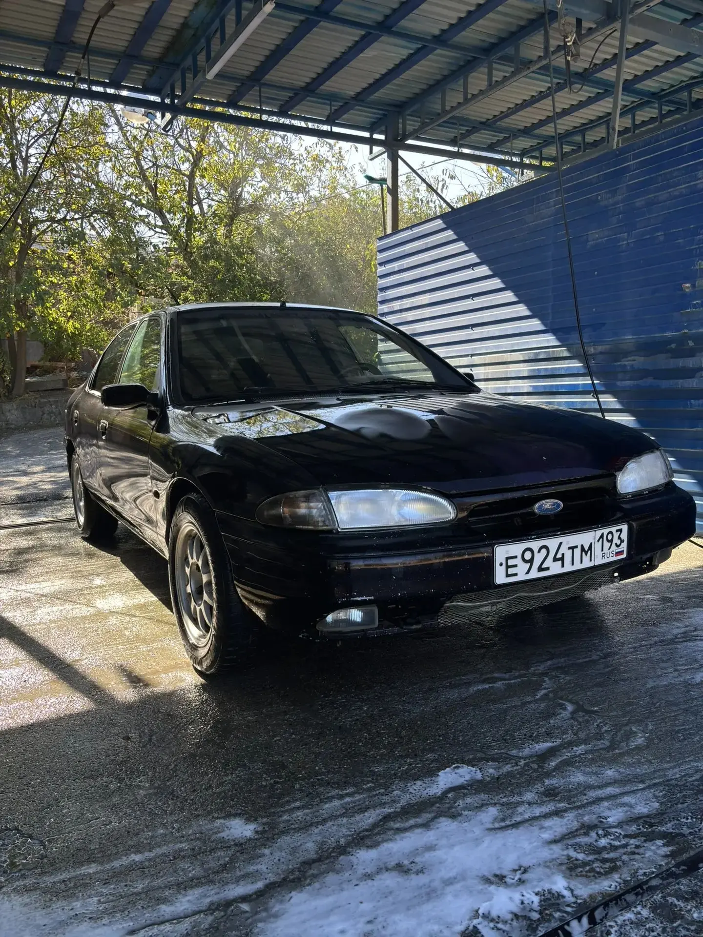 Продаю «Форд Мондео» 1995 года.