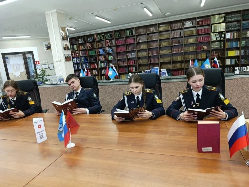 🚨25 - 29 мая в библиотеках Колледжа полиции проходит тематическая выставка: «Мир библиотечный, мир у