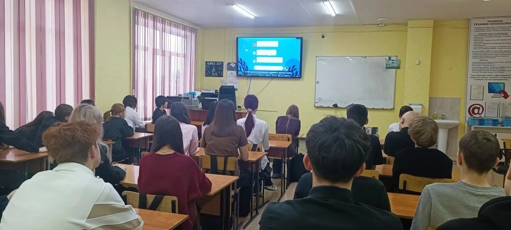 Безопасное общение в сети: ученики 9‑е и 6‑д классов узнали важные правила  На этой неделе для учащи