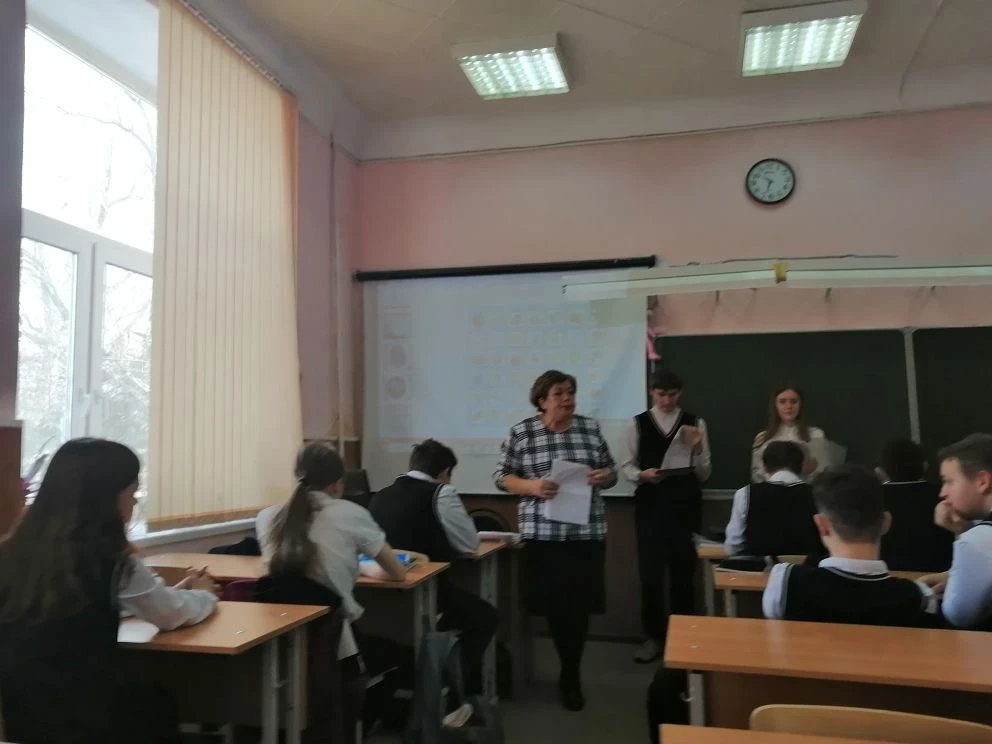 20 февраля в 8б прошел классный час "Есть такая профессия - Родину защищать",. в ходе которого ребят