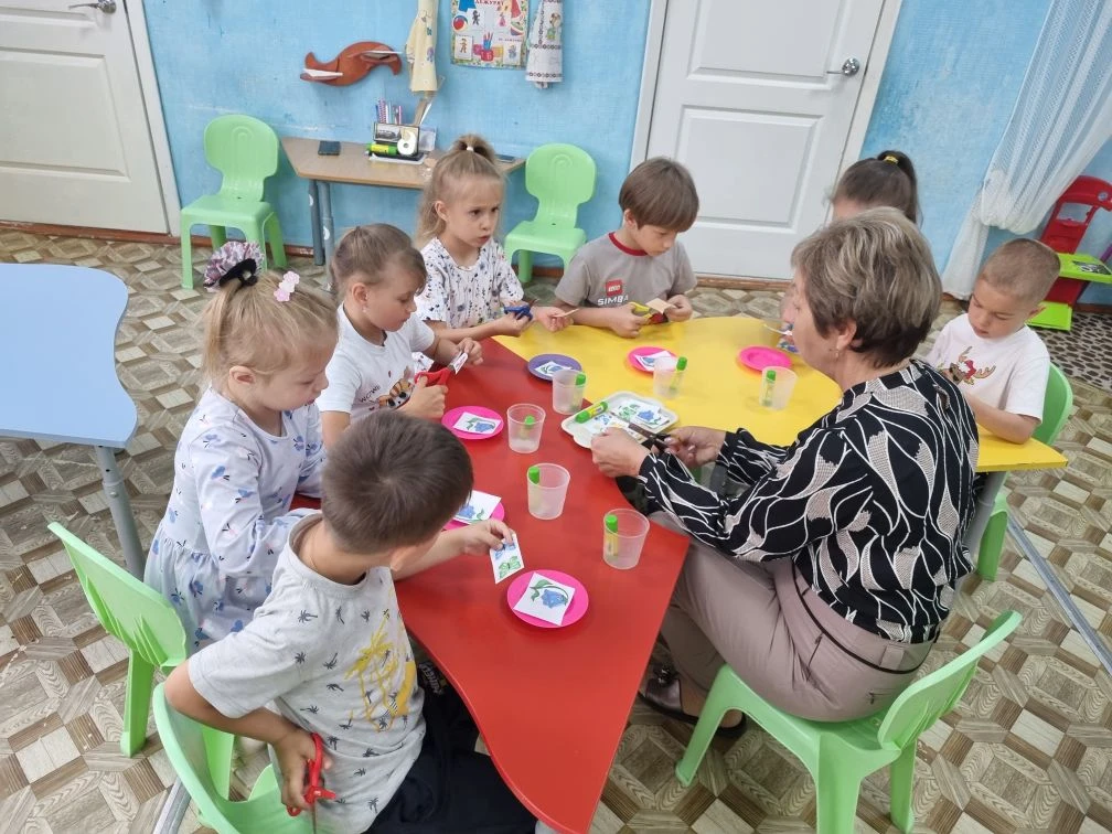 Наша группа "Колокольчик" Так зовётся с непроста🌸 Звонкий гомон раздаётся🔔  С очень р...