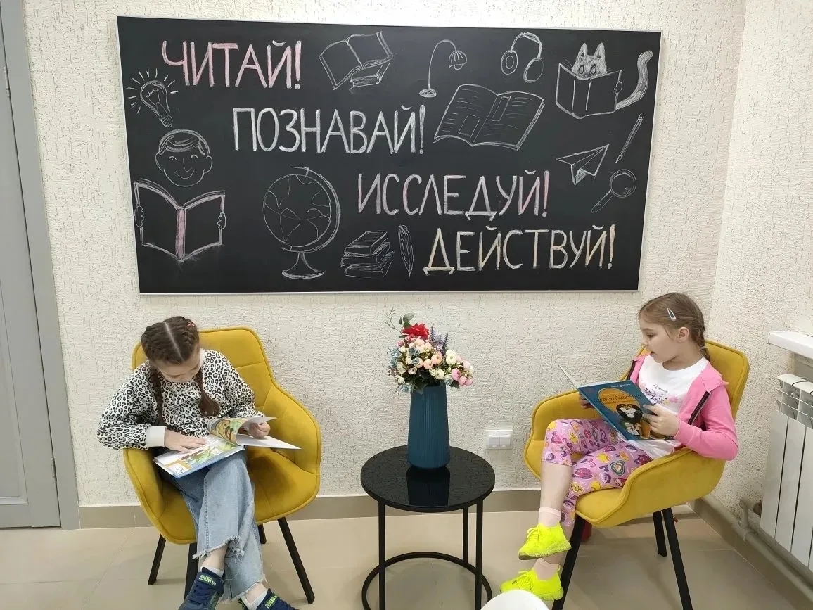 🏥 Наши воспитанники подготовительных групп посетили  библиотеку-филиал № 8, модернизированную в рам