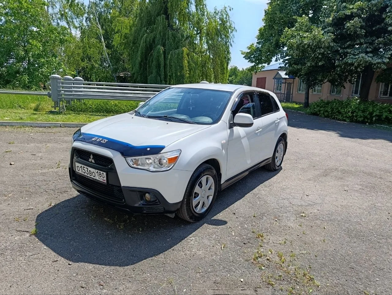 Продам MITSUBISHI ASX(2012 г.в)машина в хорошем состоянии вложений не требует сел и поехал,двигатель