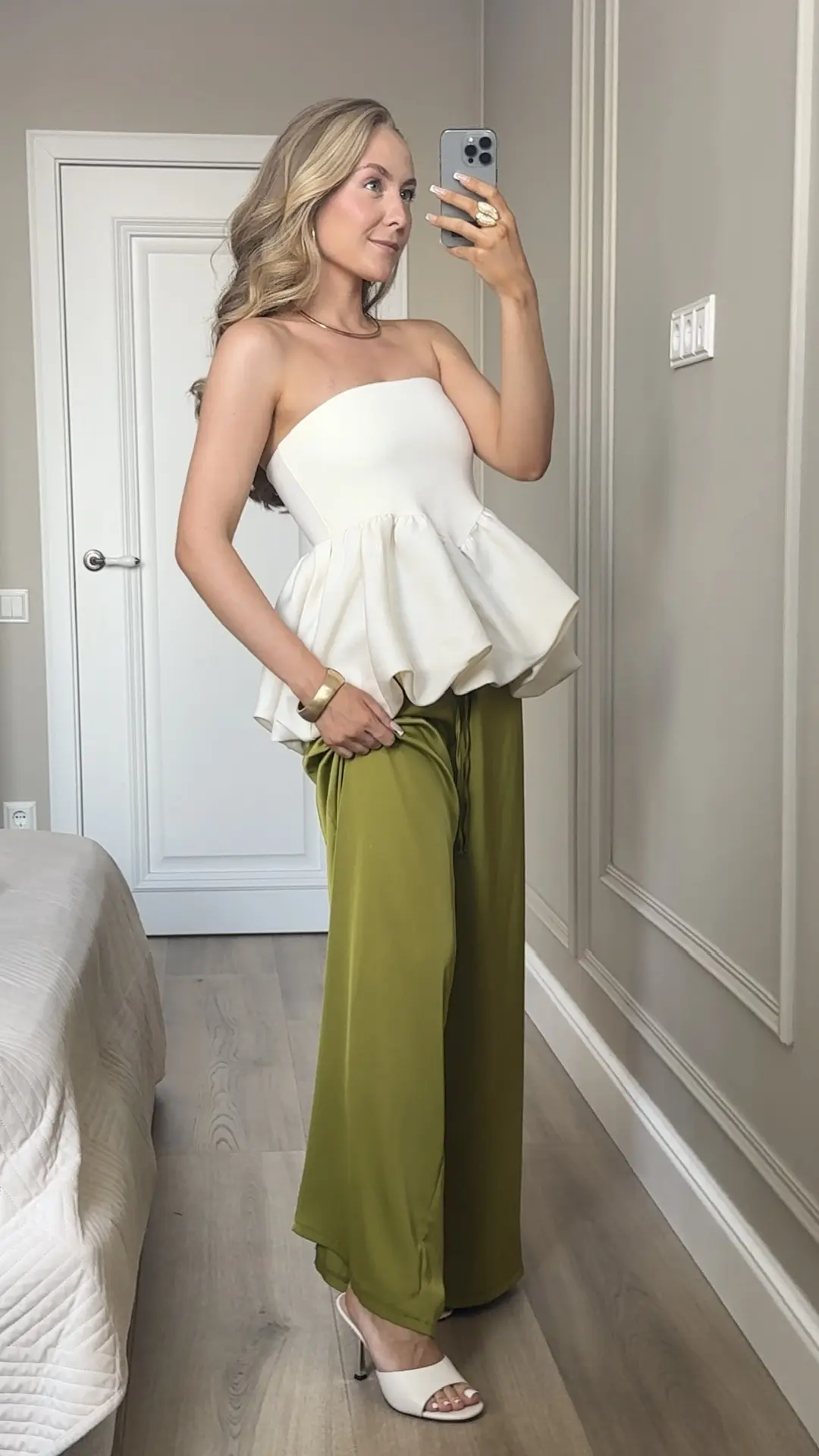Девочки, погода радует! Пора пополнять коллекцию босоножек😍 Собрала для вас подборку о...