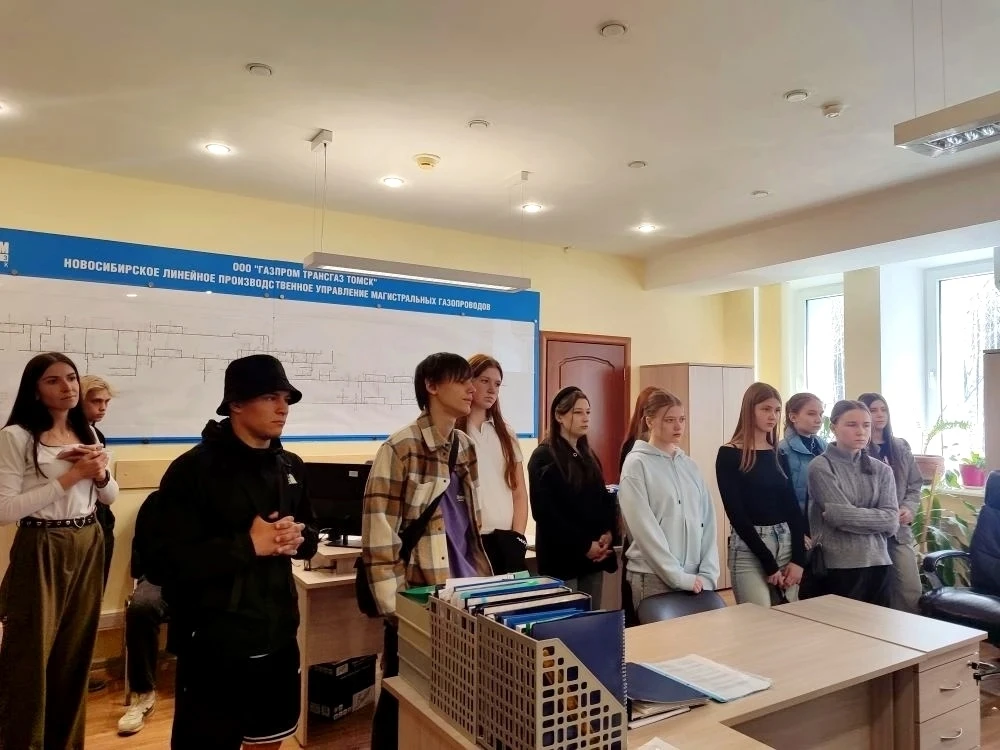 ПРОФОРИЕНТАЦИЯ В #МАОУСОШ222 ✅  Вчера, 30 апреля, ученики 9В класса вместе с классным руководителем 