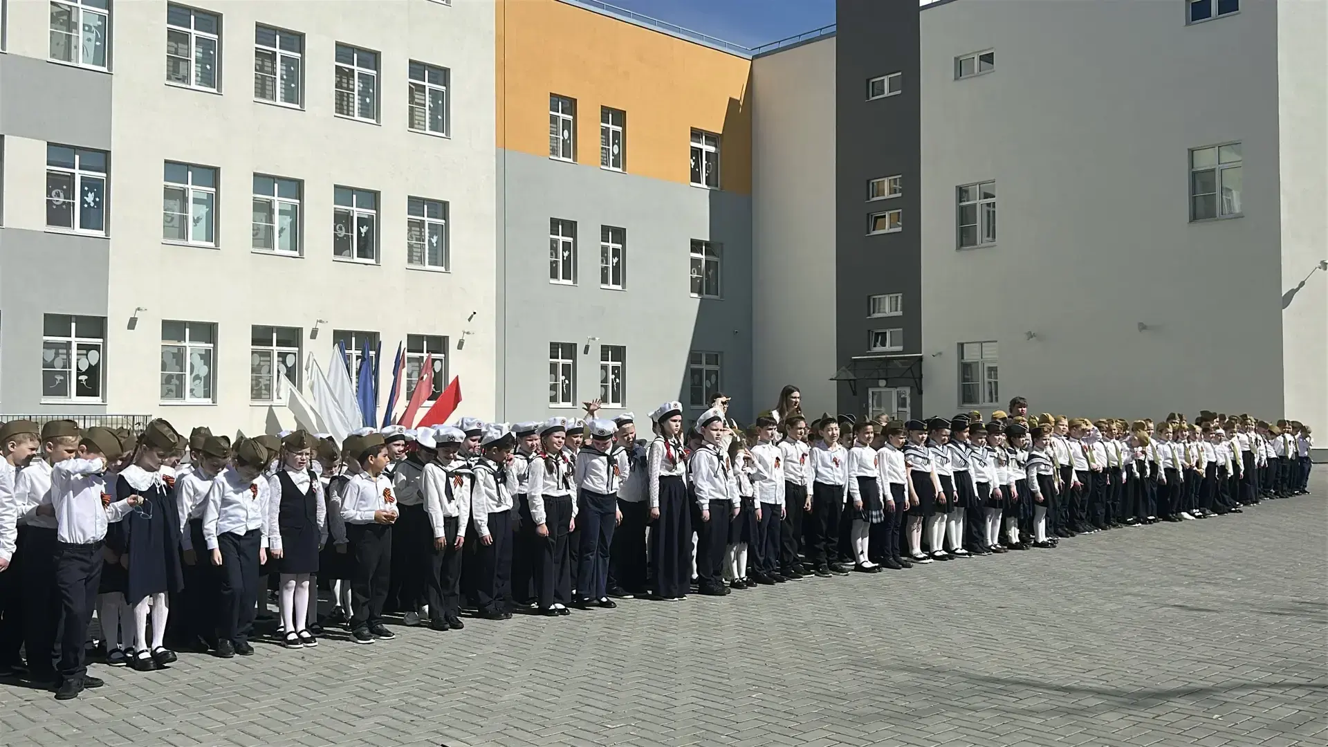 🌟 Внимание! Смотр строя и песни в начальной школе  6 мая на базе нашей школы прошло одно из самых зр