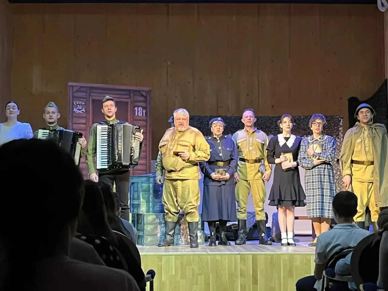 ✨ Идём в театр!  🎭 В преддверии 81-й годовщины Победы в Великой Отечественной войне ученики 6 «А» кл