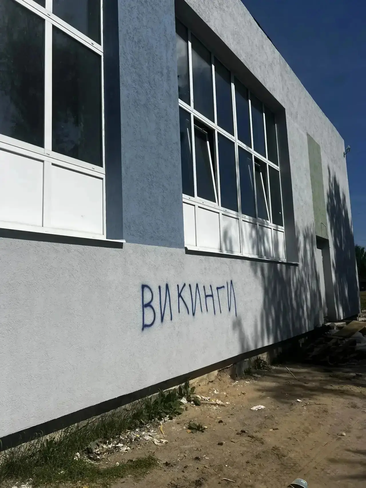 📌 Обращение к школьникам и их родителям!

Вы, наверное, думаете, что рисовать на стенах только что 