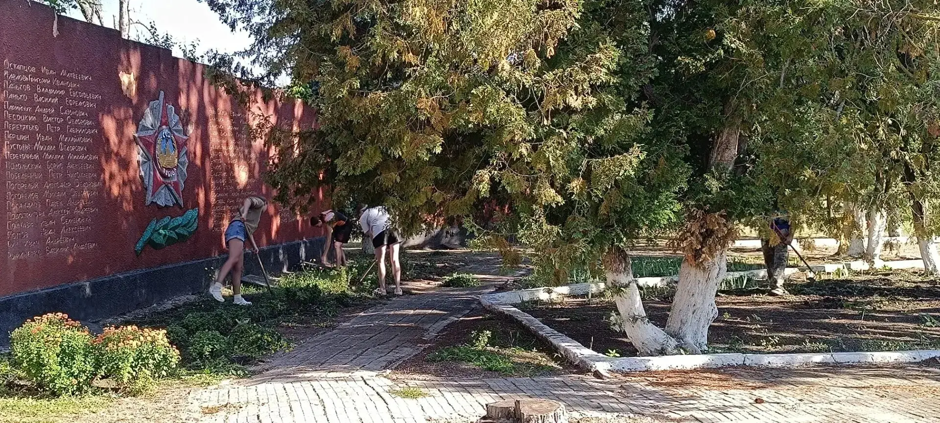 Летнее трудоустройство подростков в посёлке Октябрьский