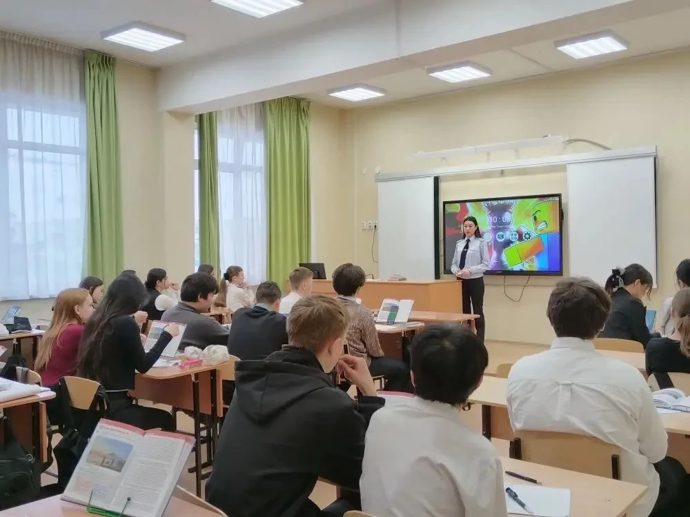 В МАОУ "Сотниковская СОШ" для учащихся 8-9 классов проведены профилактические беседы по кибермошенни
