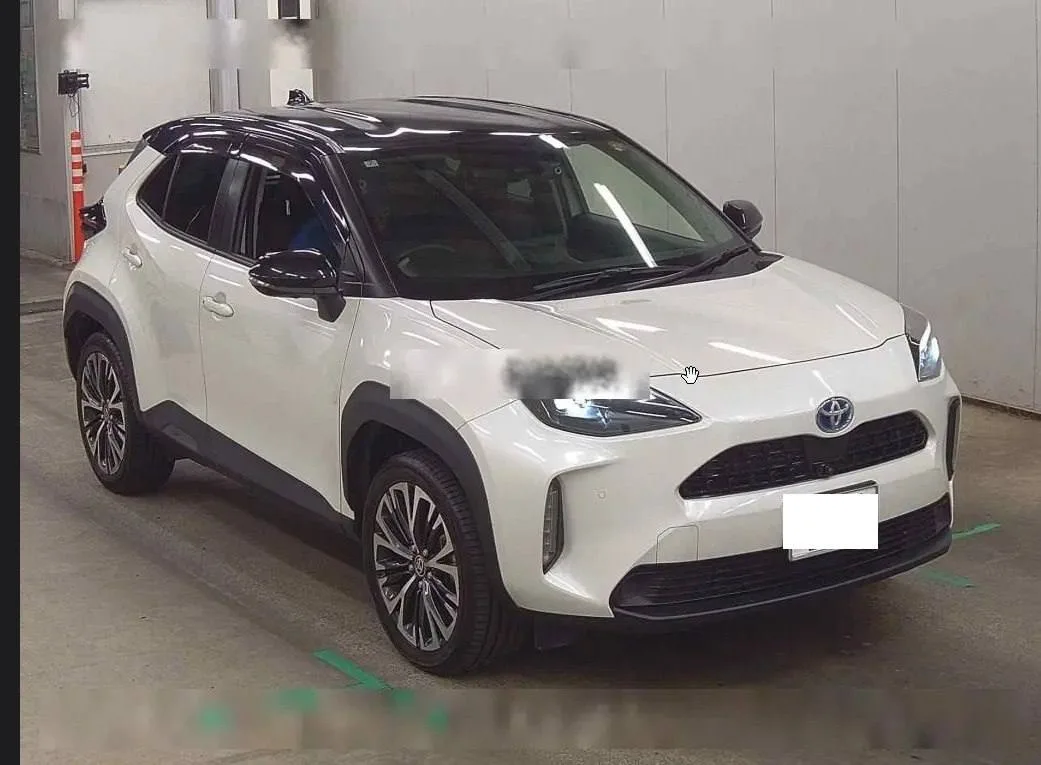 TOYOTA YARIS CROSS HYBRID
-2022 год 
-Передний привод , 1500 ,  Бензин Гибрид
-Комплектация -  HYBRI