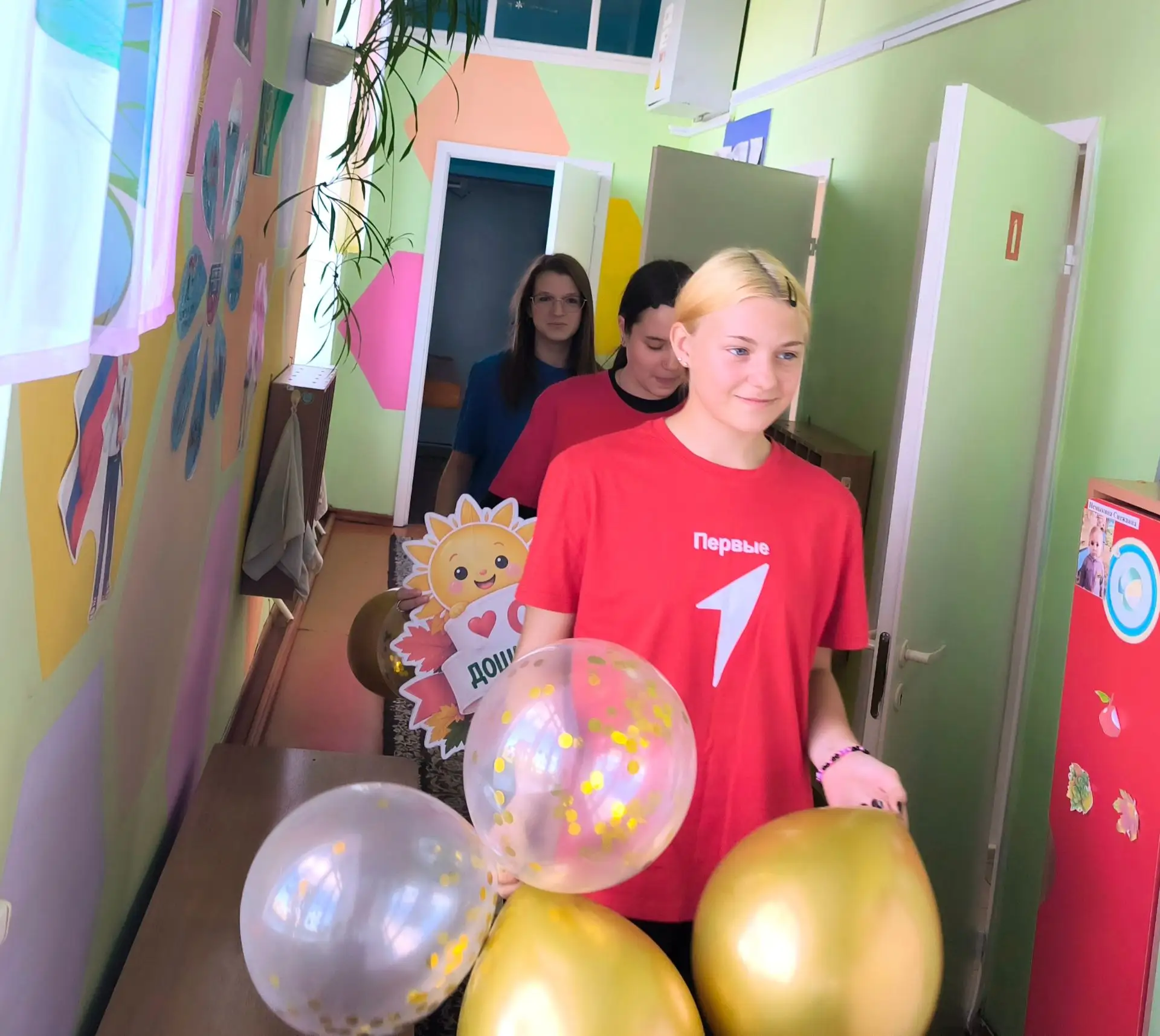 🎉 «Первые» с поздравлениями в детском саду «Радуга»!💐