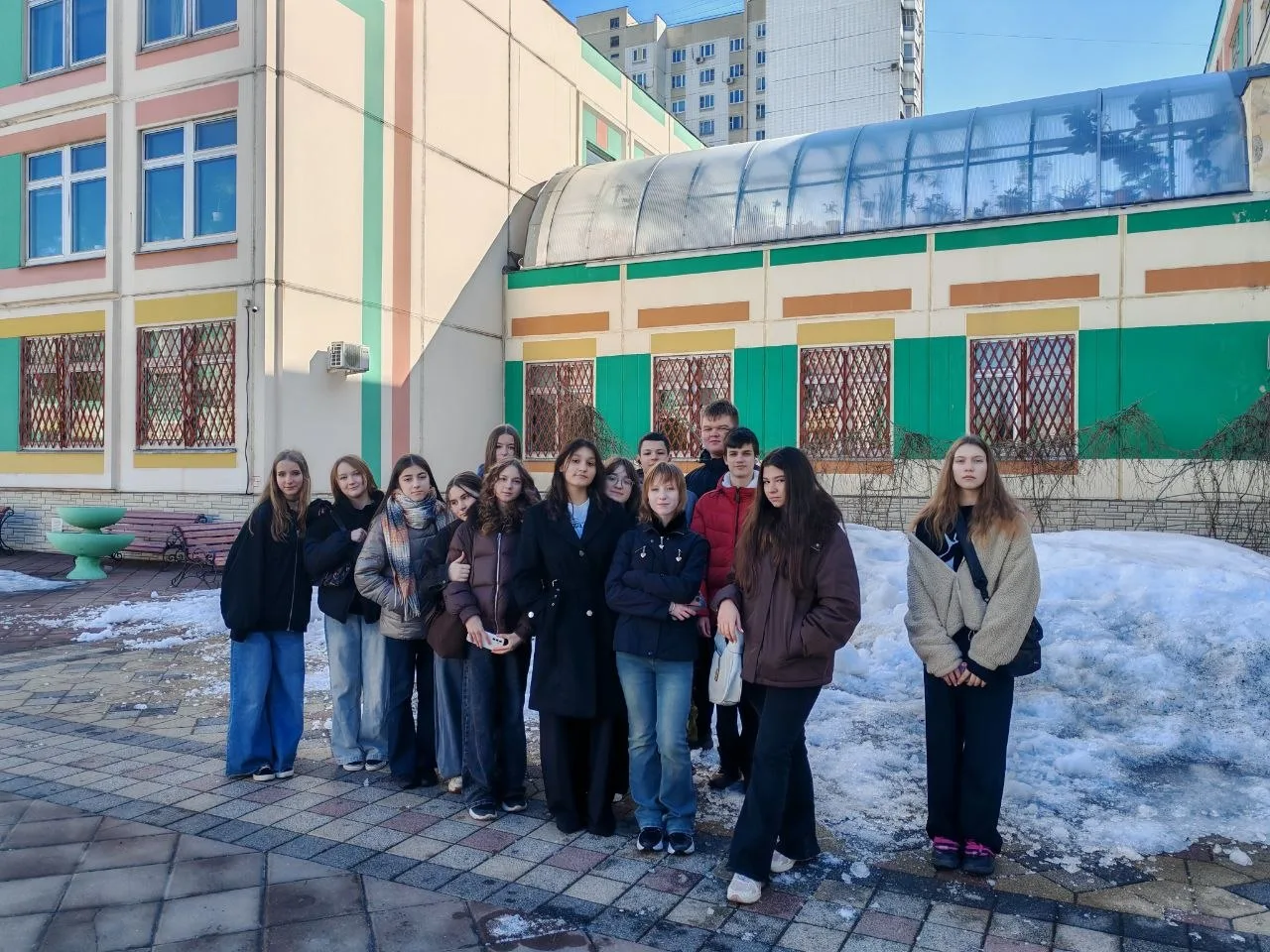 БЕЗ ГРАНИЦ 🧑‍🎓  21 марта ученики 8 класса естественно-научной вертикали приняли участие в лекции «Во
