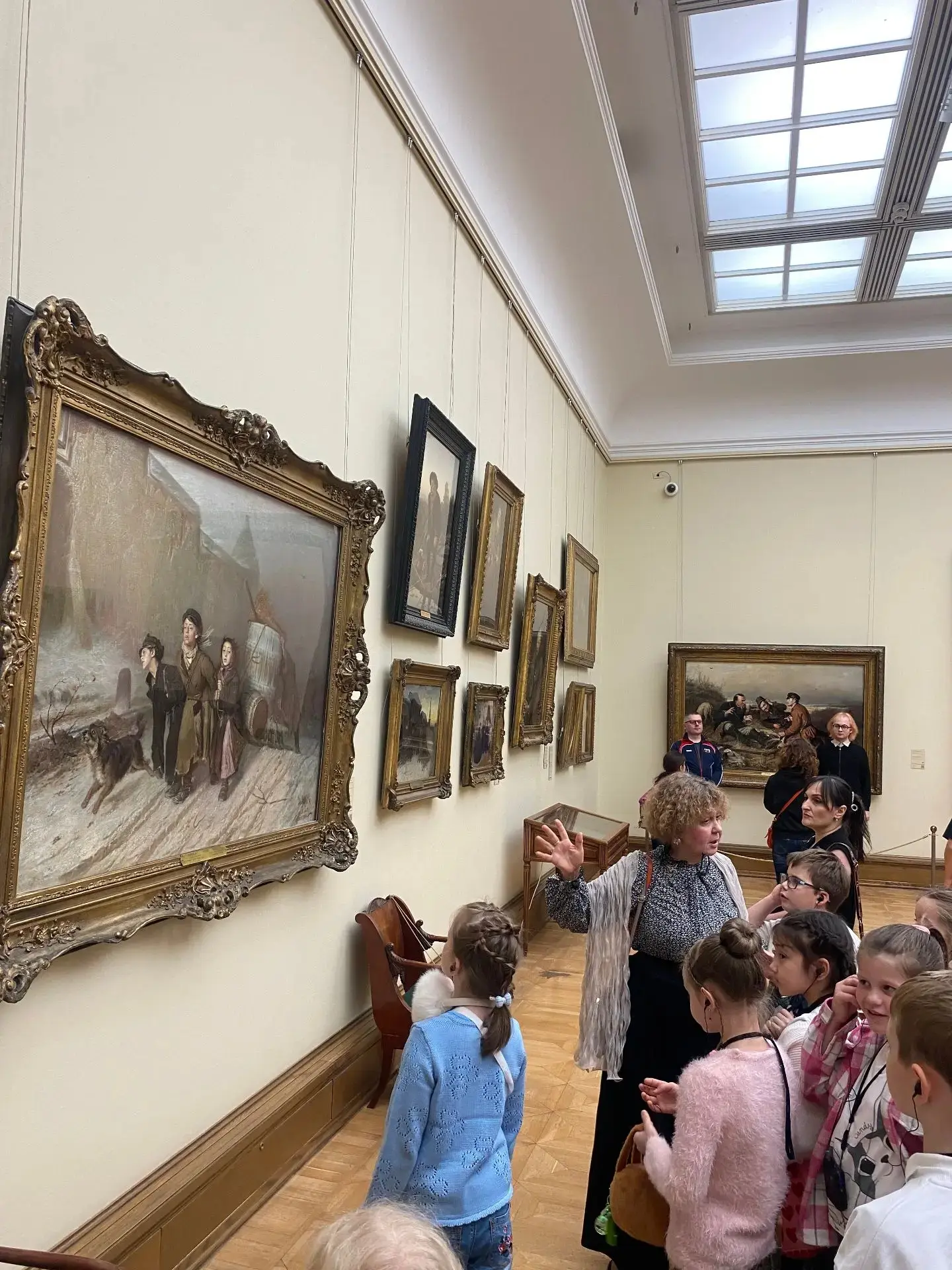 Москва и москвичи  Ученики 1-В класса посетили Третьяковскую галерею.   Экскурсия "Смотри сердцем" о