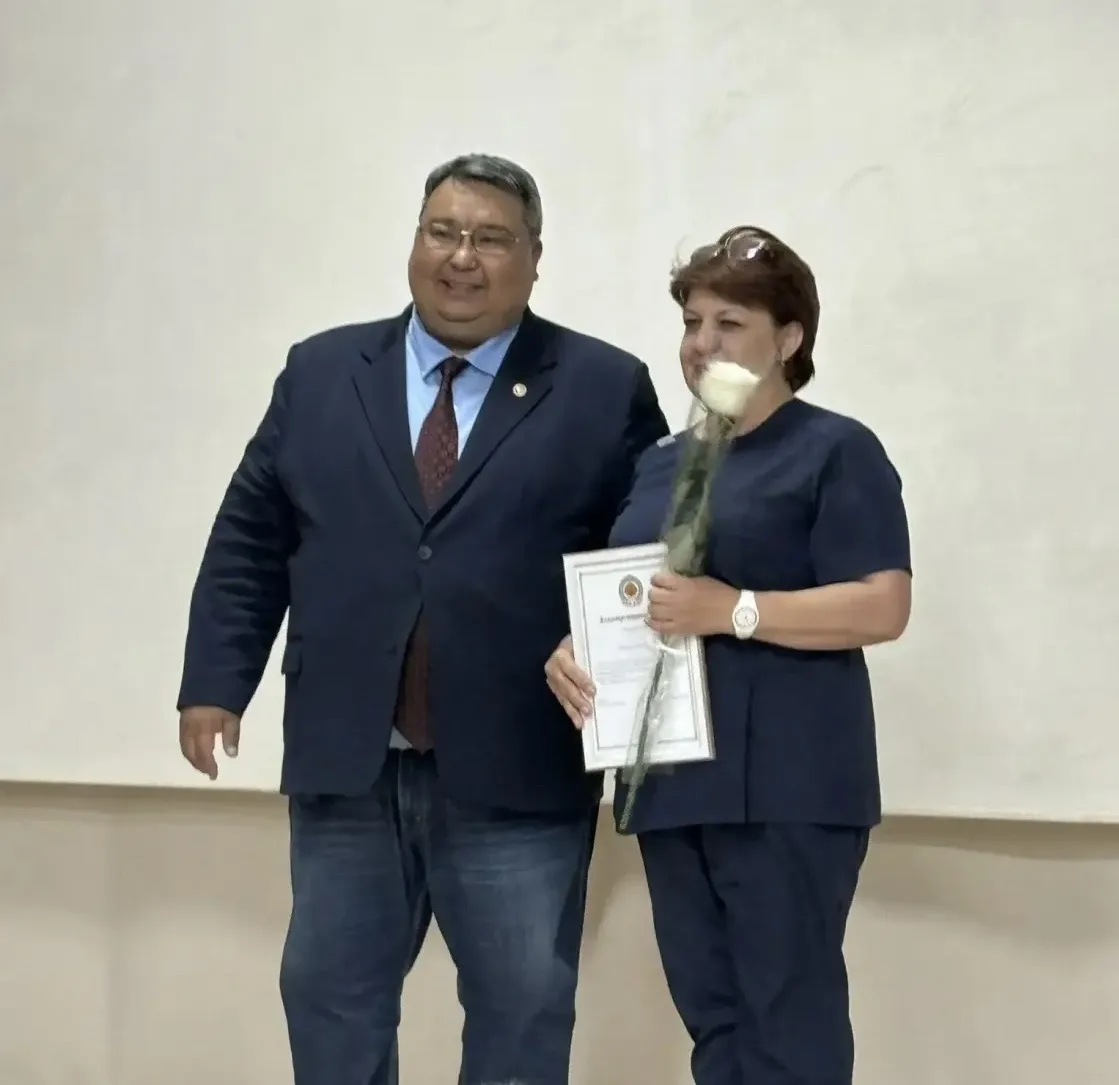 В ресбольнице им.П.П. Жемчуева отметили День республики. Почетные гости вручили различные награды ме