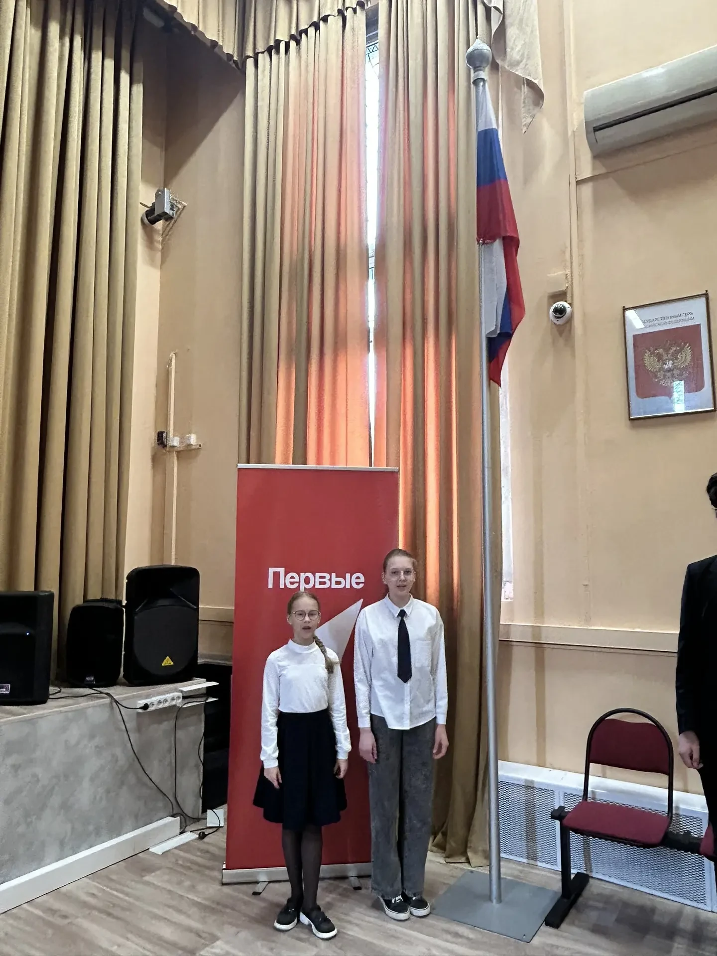 🔥 Утро понедельника началось с традиционной Церемонии поднятия Государственного флага РФ!  После лин
