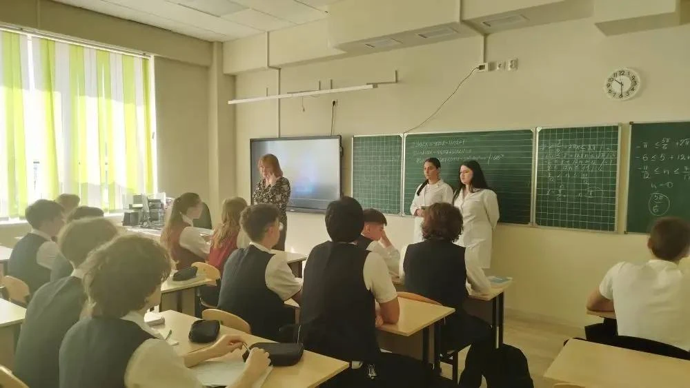 🎓 ПРОФОРИЕНТАЦИОННАЯ ВСТРЕЧА С ПРЕДСТАВИТЕЛЯМИ МЕДИЦИНСКОГО КОЛЛЕДЖА  В МБОУ СОШ №11 г. Ессентуки им