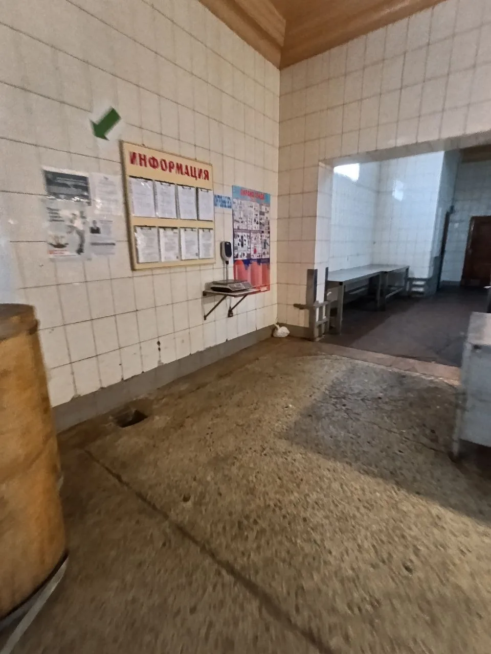 Сегодня была в мясном павильоне на нашем Луганском центральном рынке и НЕ РАБОТАЮТ не о...