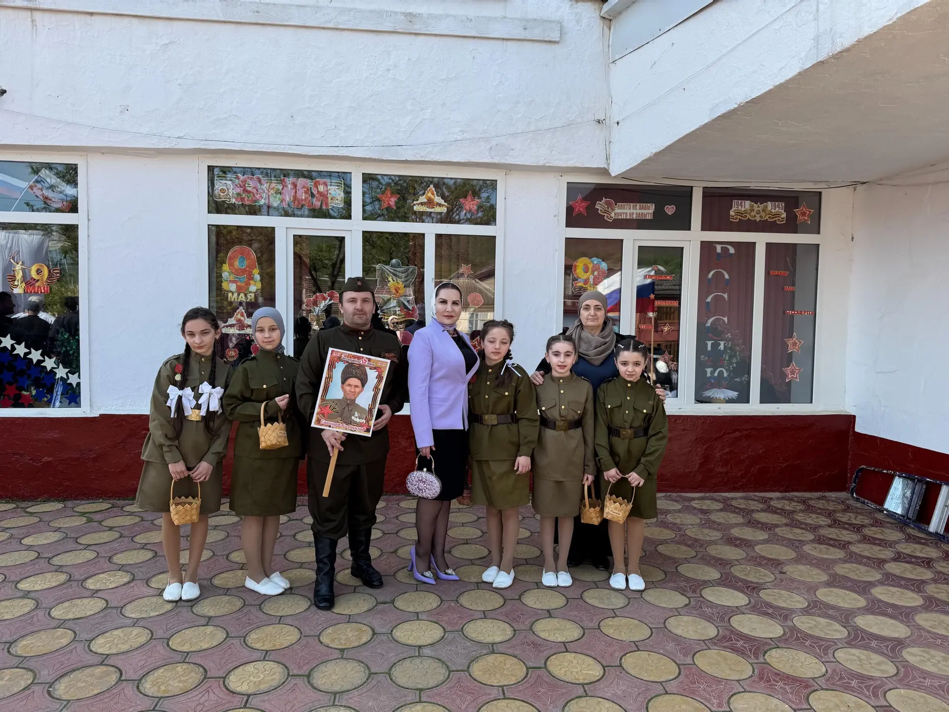 Воспитанницы школы искусств приняли участие в праздничном мероприятии, посвящённом Дню Победы — 9 Ма
