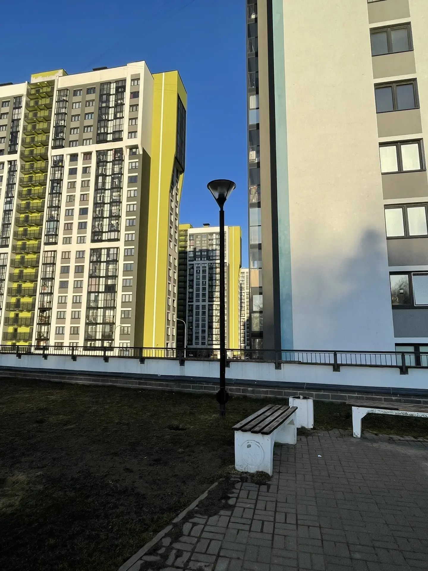 В нашей культуре уважение часто смешано с почтением - признанием превосходства другого....